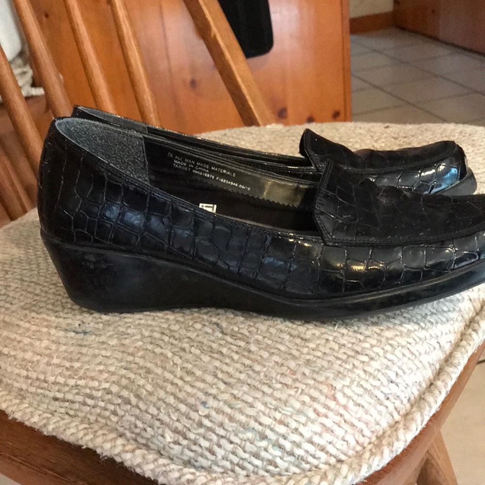 Shoes - Picture 4 of 4